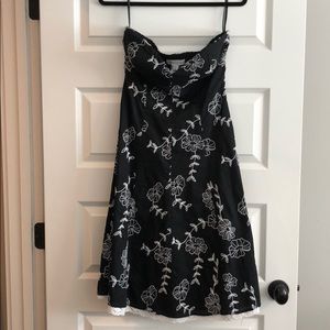 Black and White strapless sweetheart Dress